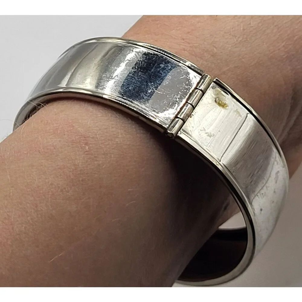 Modern Minimalist Hinged Bangle Bracelet Silvertone 2-2.5in dia